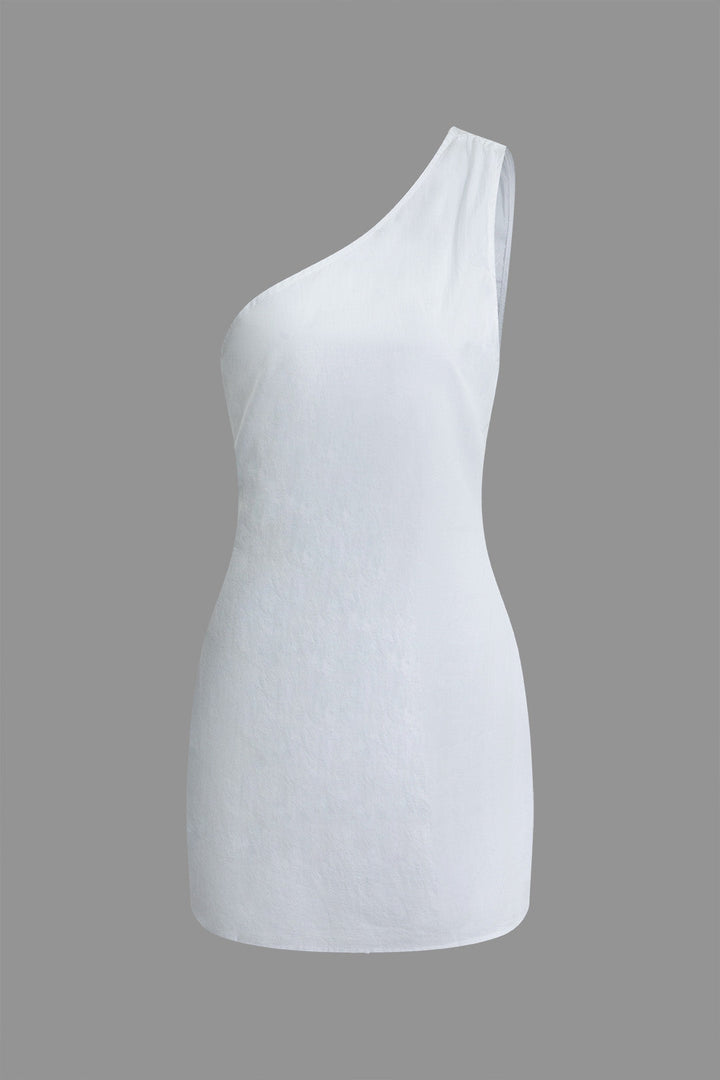 a white top with one shoulder and one shoulder