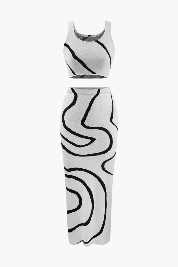 a white and black dress with a black and white pattern